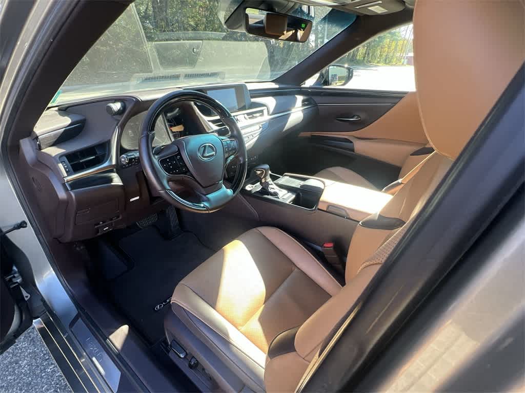 Thumbnail: 2019 Lexus ES - 10