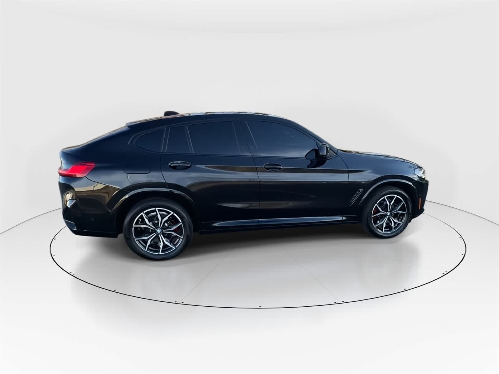 Thumbnail: 2023 BMW X4 - 2