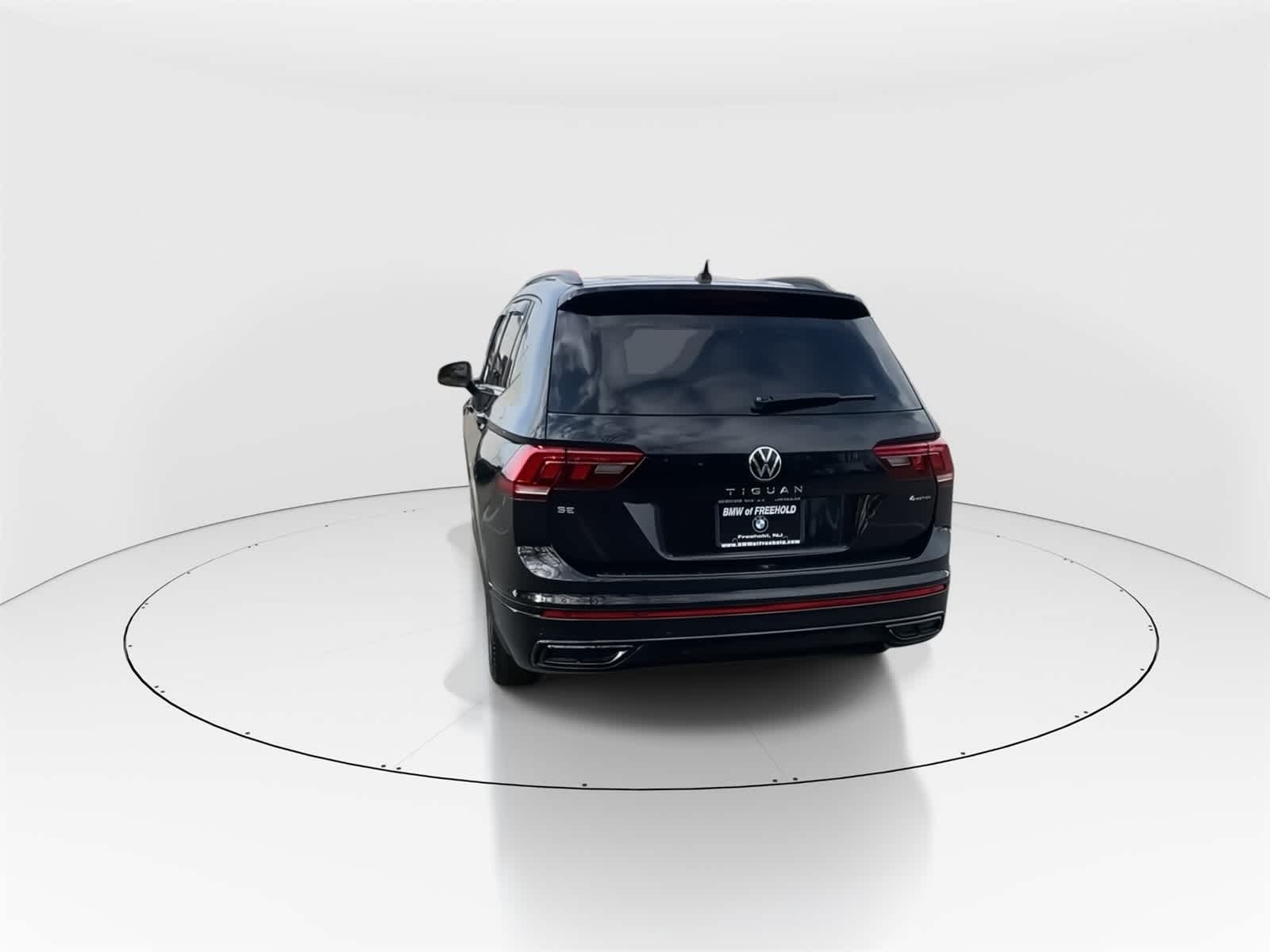 Thumbnail: 2022 Volkswagen Tiguan - 8