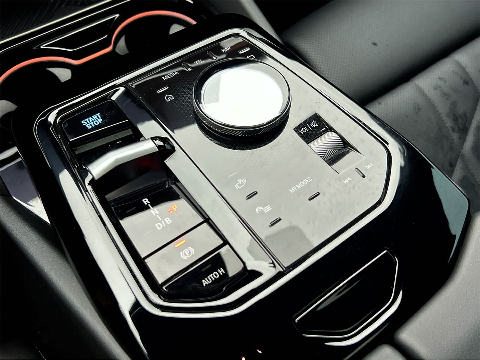 Thumbnail: 2025 BMW i5 - 25