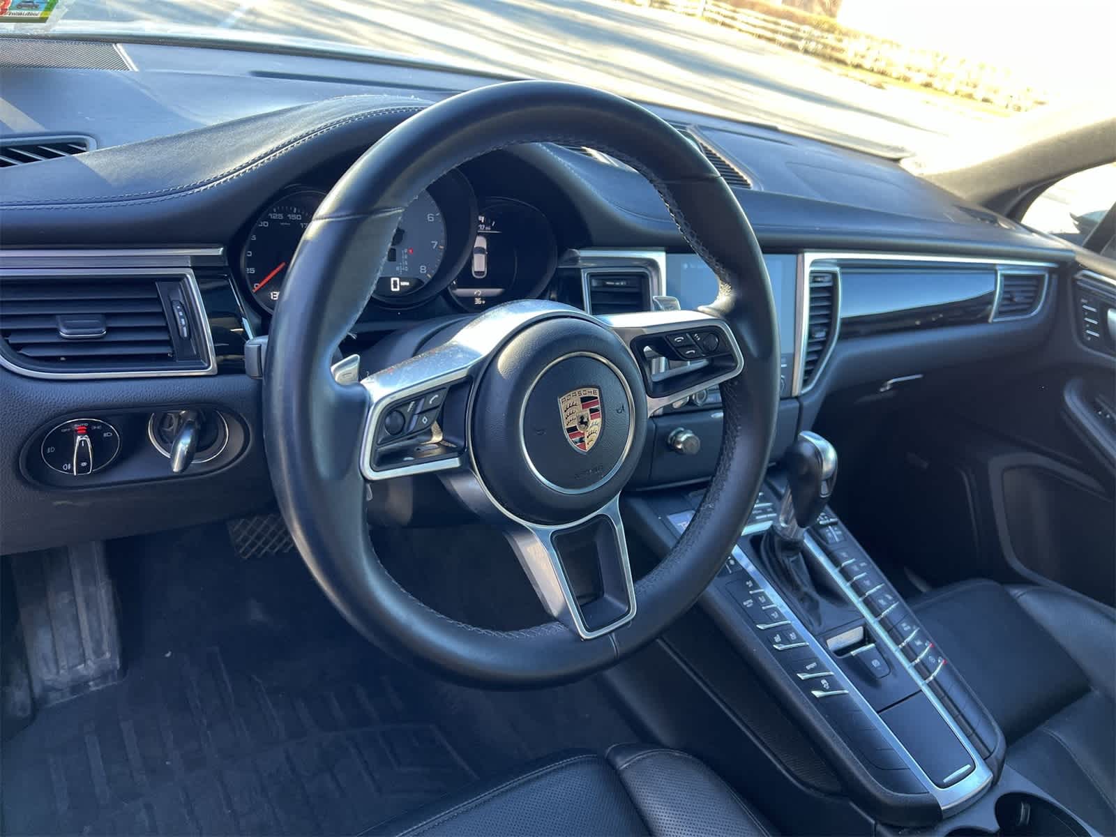 Thumbnail: 2017 Porsche Macan - 23