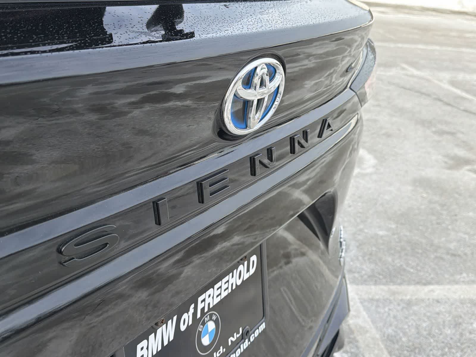 Thumbnail: 2021 Toyota Sienna - 15