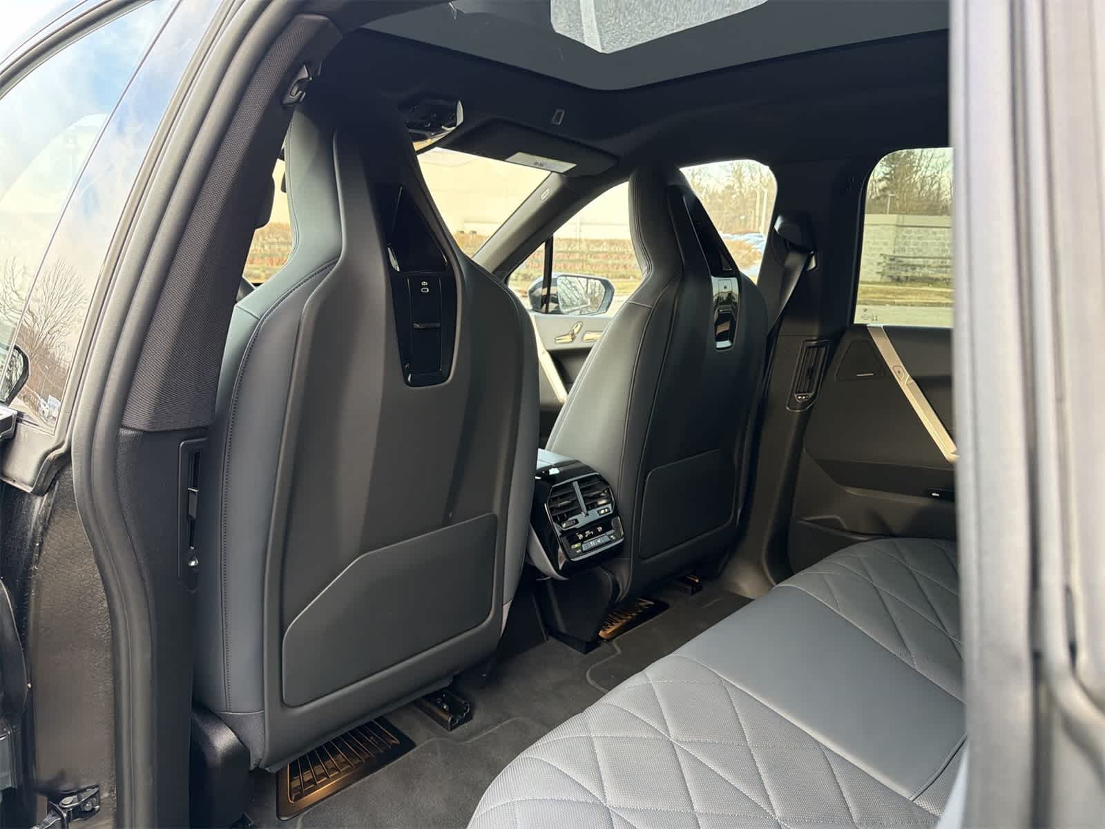 Thumbnail: 2026 BMW iX - 19