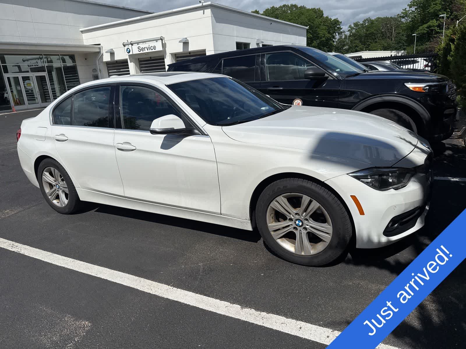 2017 BMW 3 Series 330i xDrive Sedan's photo