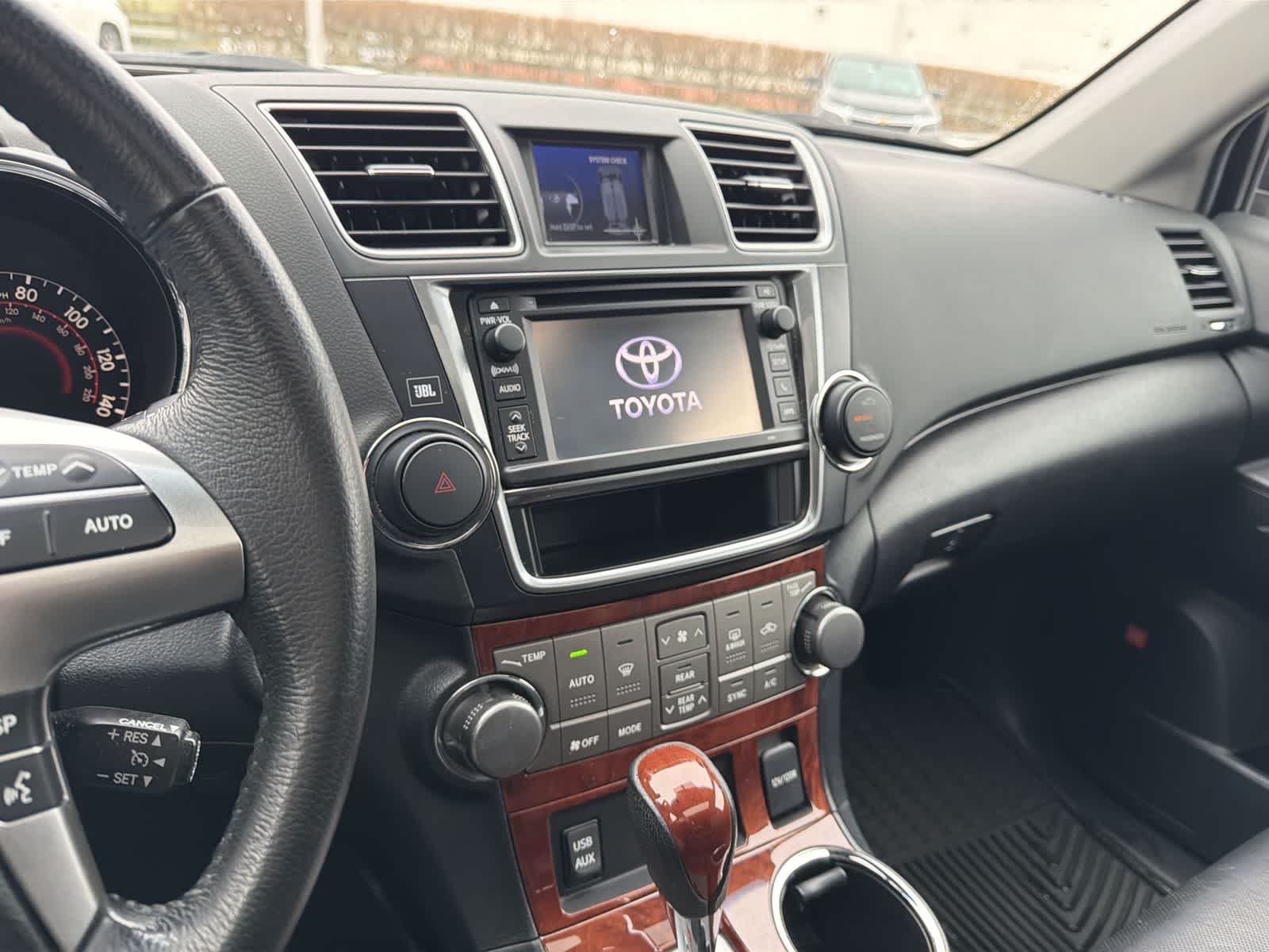 Thumbnail: 2013 Toyota Highlander - 24