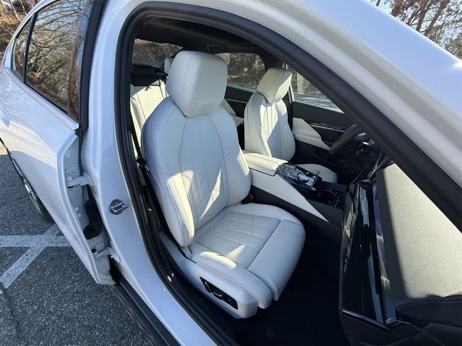 Thumbnail: 2025 BMW i5 - 22