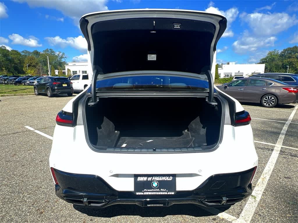 Thumbnail: 2023 BMW 7 Series - 27