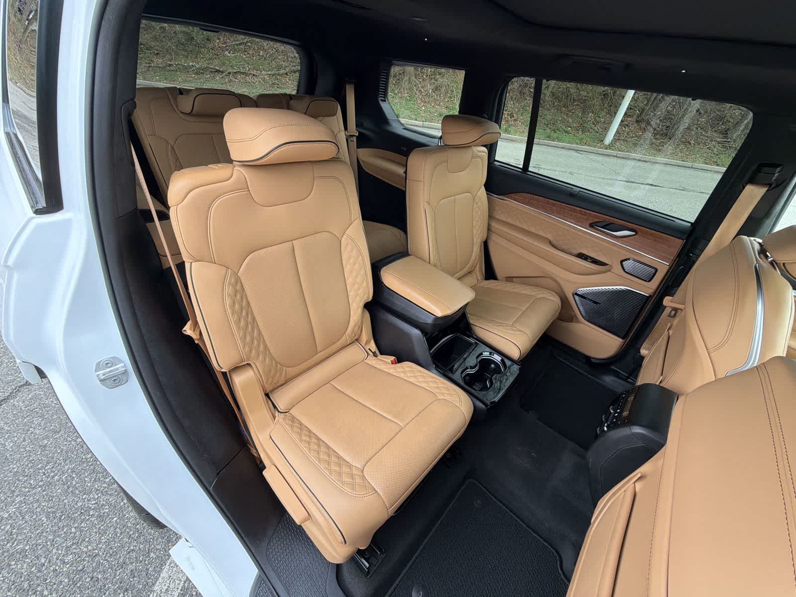 Thumbnail: 2022 Jeep Grand Cherokee - 21