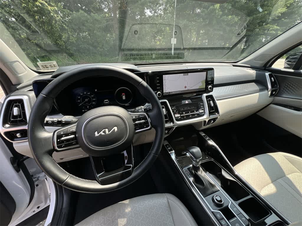 Thumbnail: 2023 Kia Sorento - 18