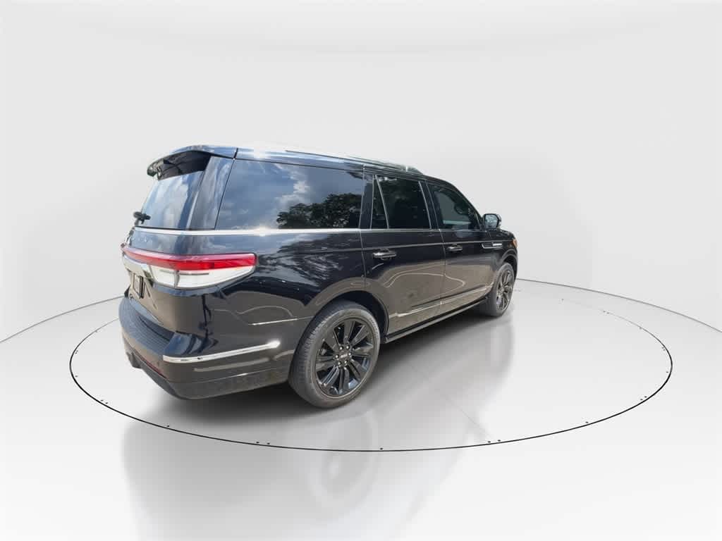 Thumbnail: 2023 Lincoln Navigator - 8