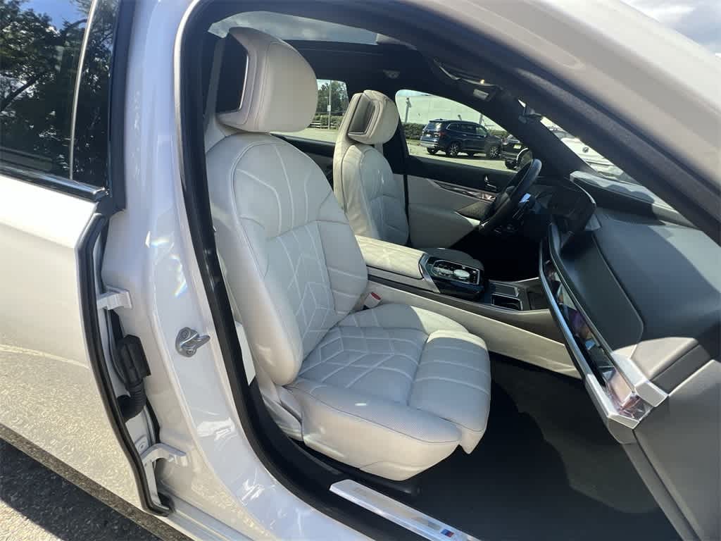 Thumbnail: 2023 BMW 7 Series - 22