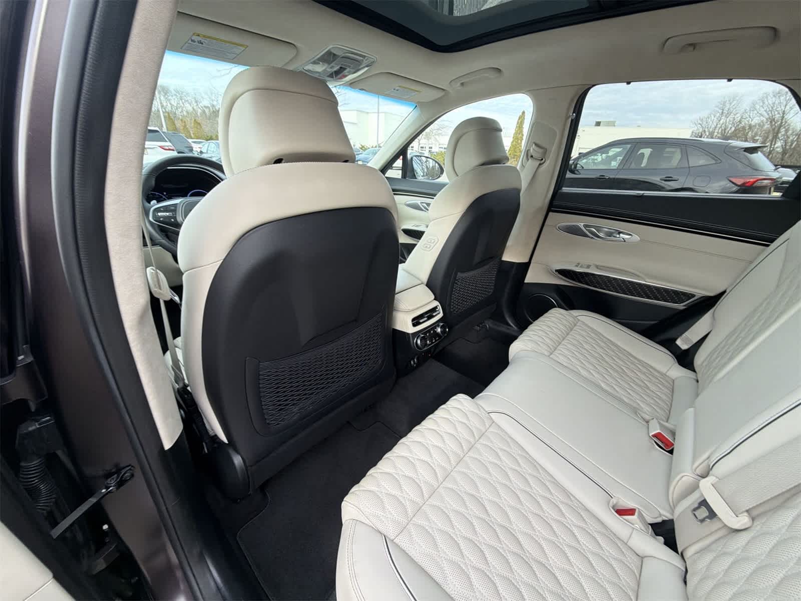 Thumbnail: 2023 Genesis GV70 - 20