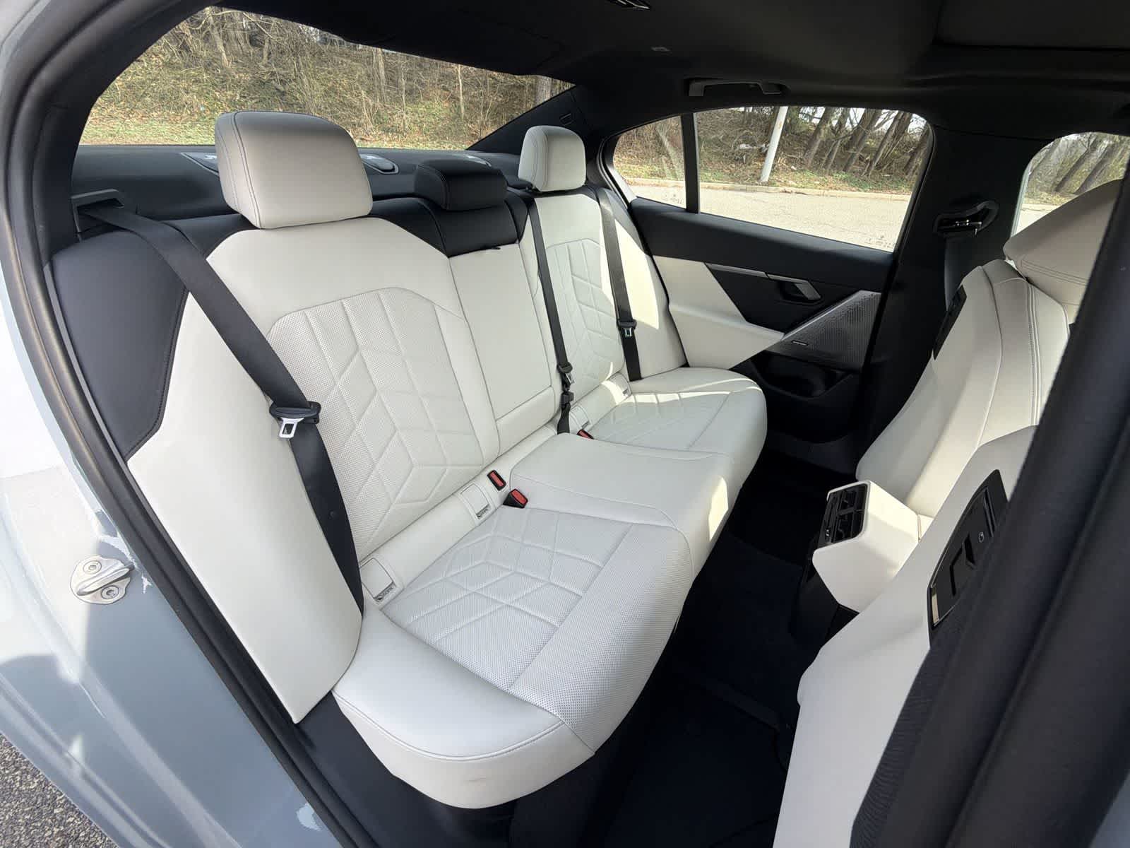 Thumbnail: 2026 BMW 5 Series - 21