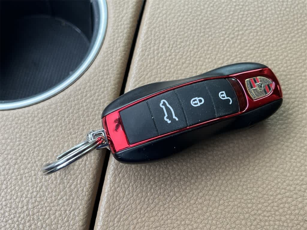 Thumbnail: 2014 Porsche Panamera - 28