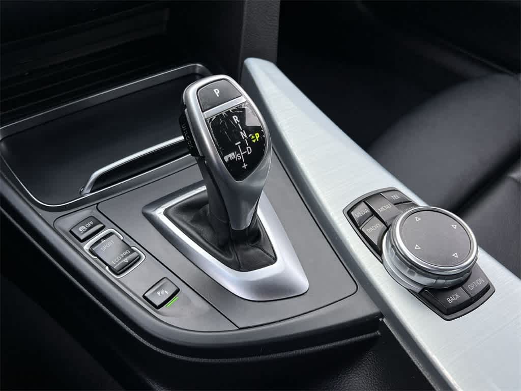 Thumbnail: 2016 BMW 3 Series - 24