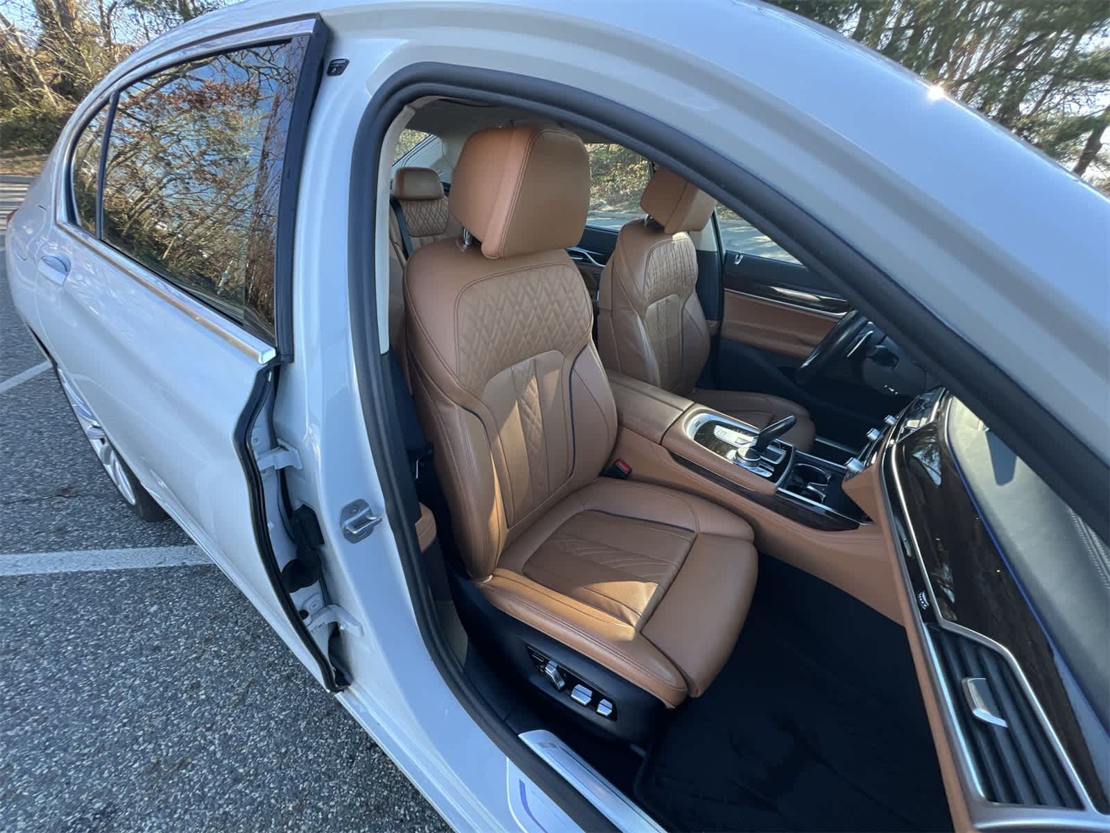 Thumbnail: 2021 BMW 7 Series - 22