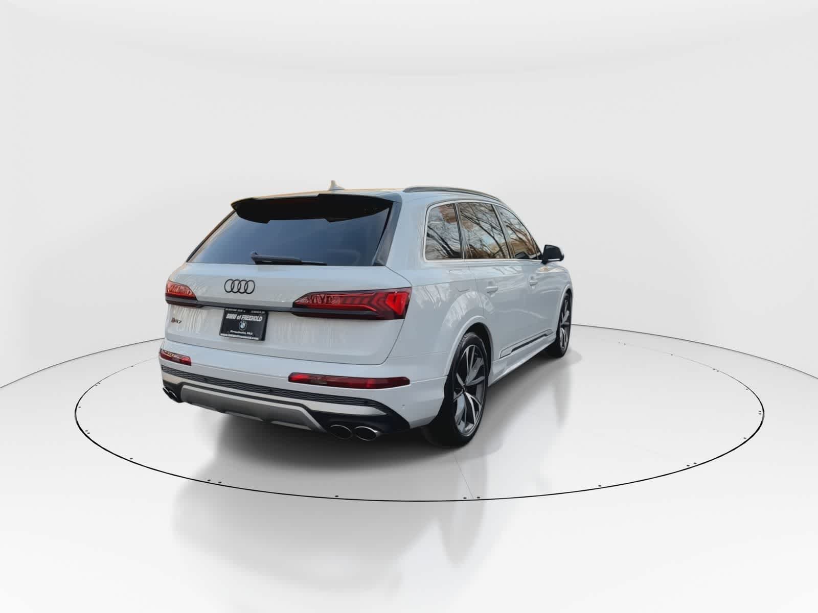 Thumbnail: 2024 Audi SQ7 - 7
