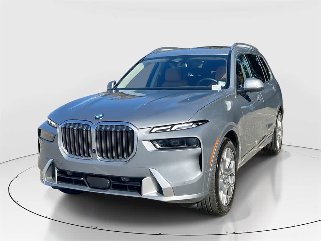 2023 BMW X7 40i's photo