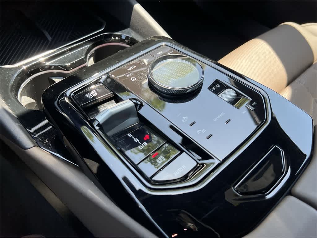 Thumbnail: 2024 BMW i5 - 25