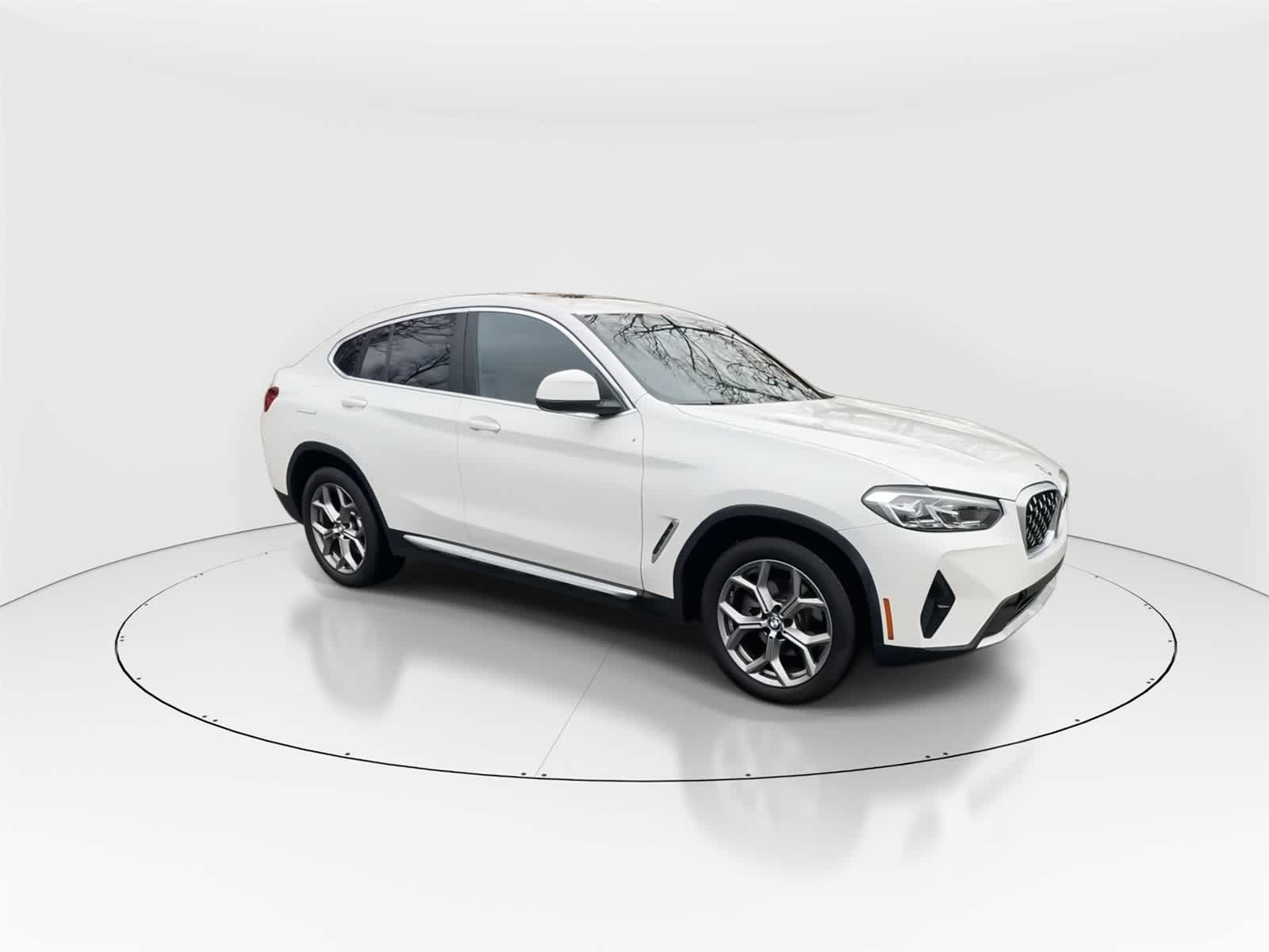 Thumbnail: 2023 BMW X4 - 3