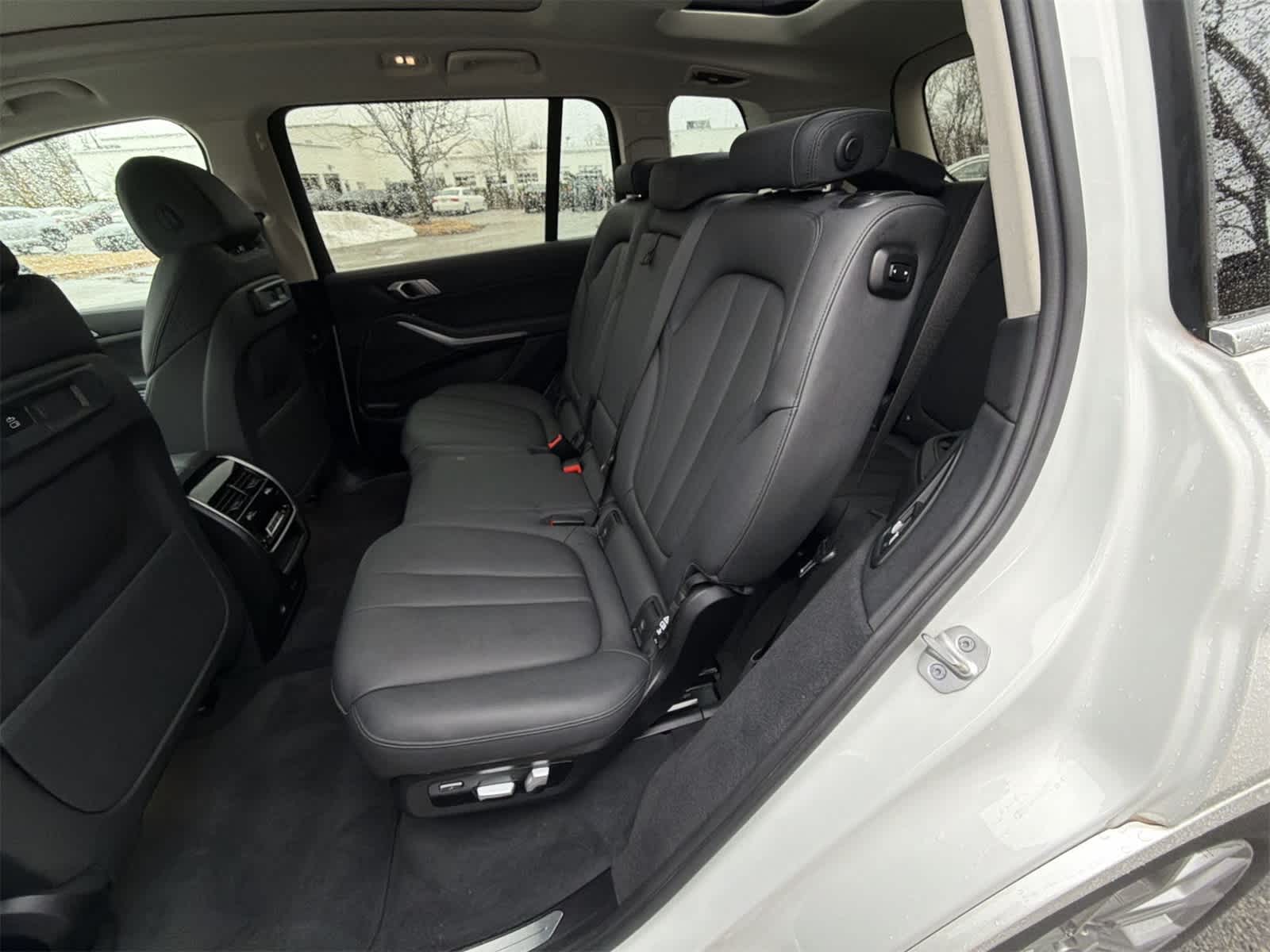 Thumbnail: 2021 BMW X7 - 21