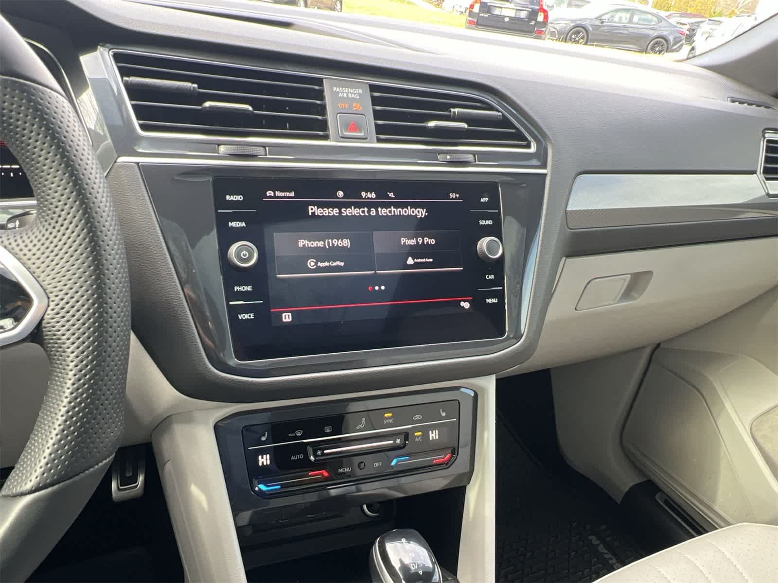 Thumbnail: 2022 Volkswagen Tiguan - 24