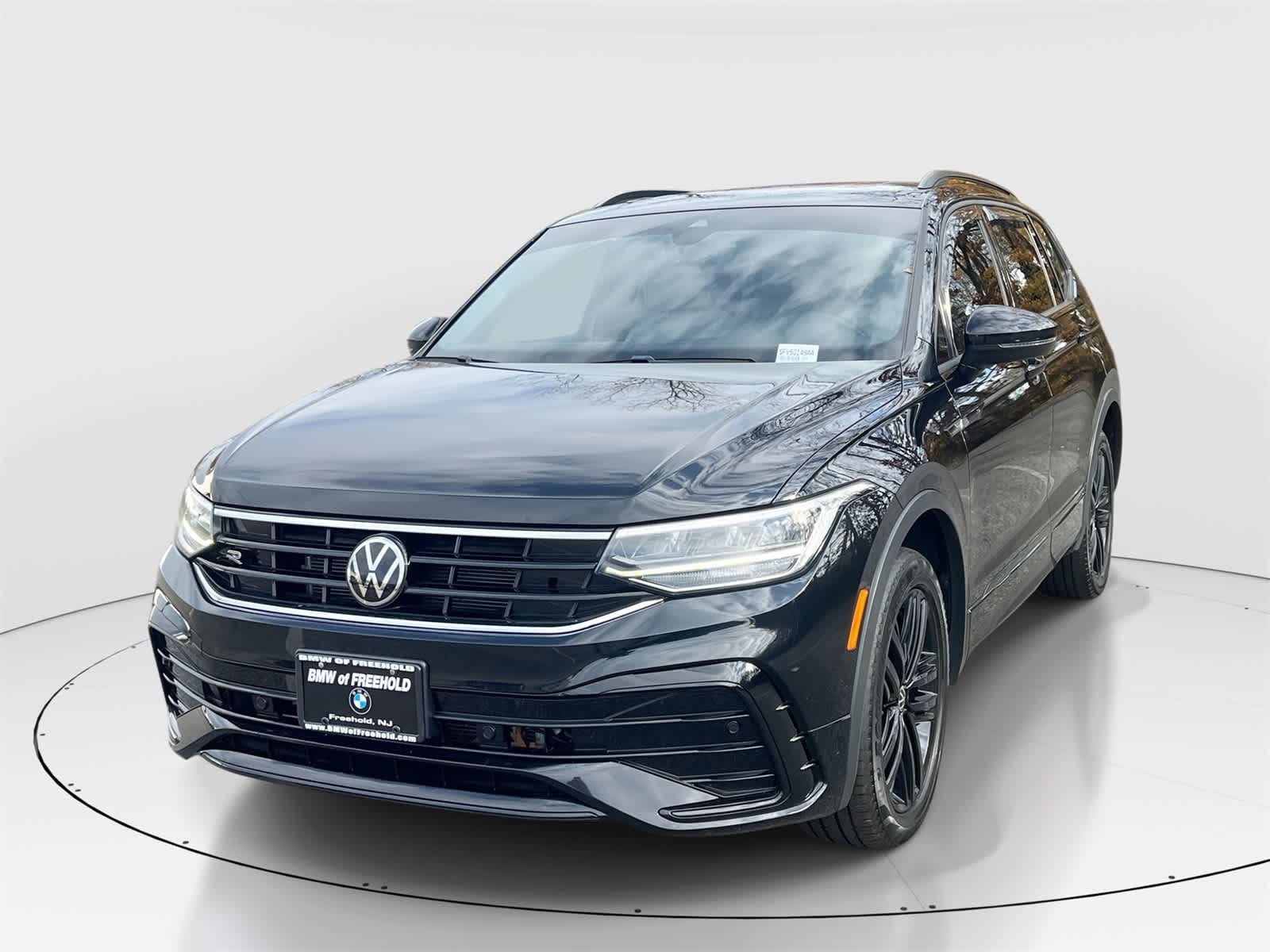 Thumbnail: 2022 Volkswagen Tiguan - 1