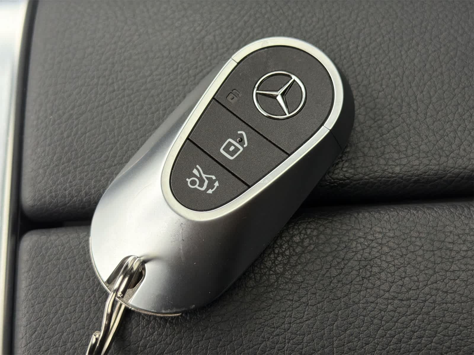 Thumbnail: 2025 Mercedes-Benz GLC - 28