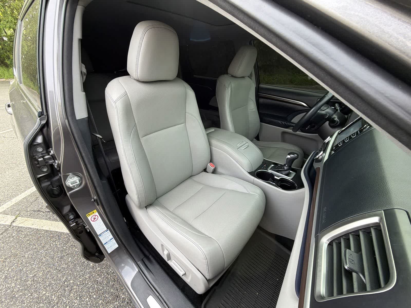 Thumbnail: 2014 Toyota Highlander - 21