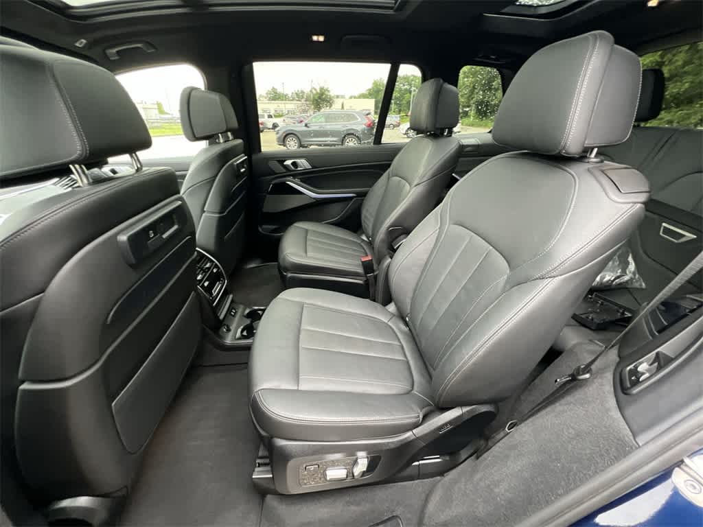 Thumbnail: 2021 BMW X7 - 21