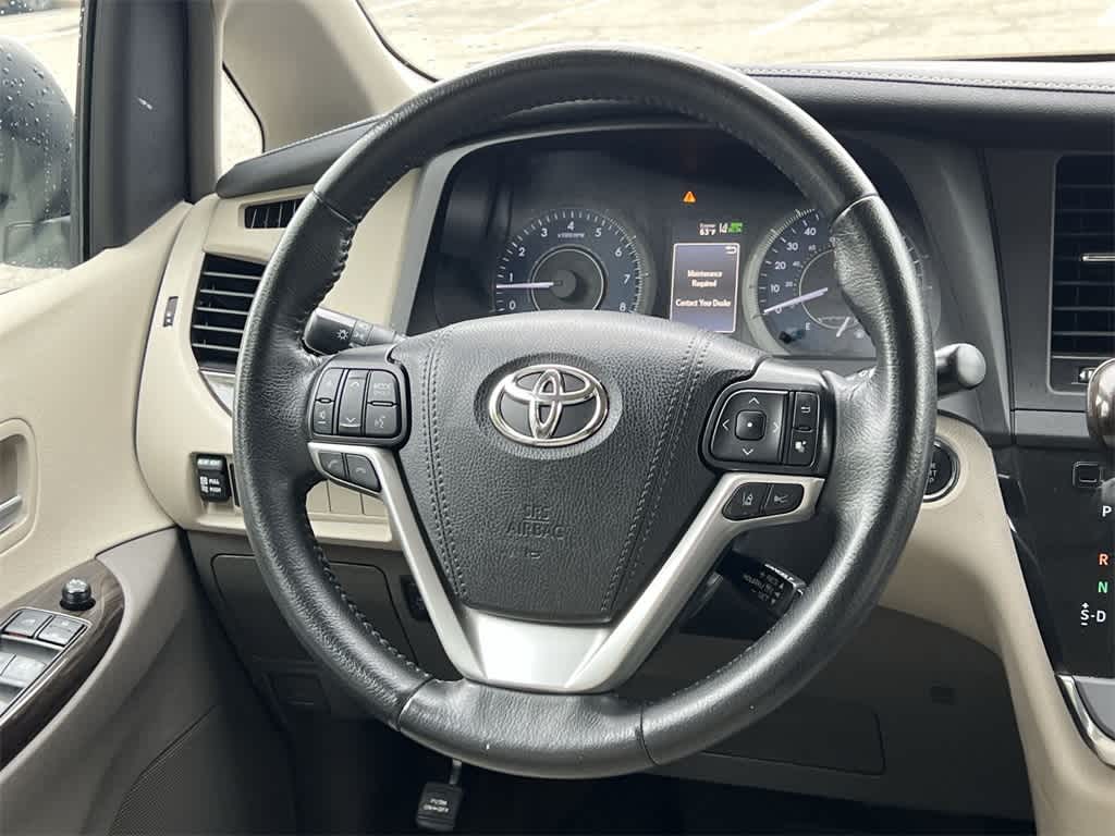 2019 Toyota Sienna XLE Premium 23