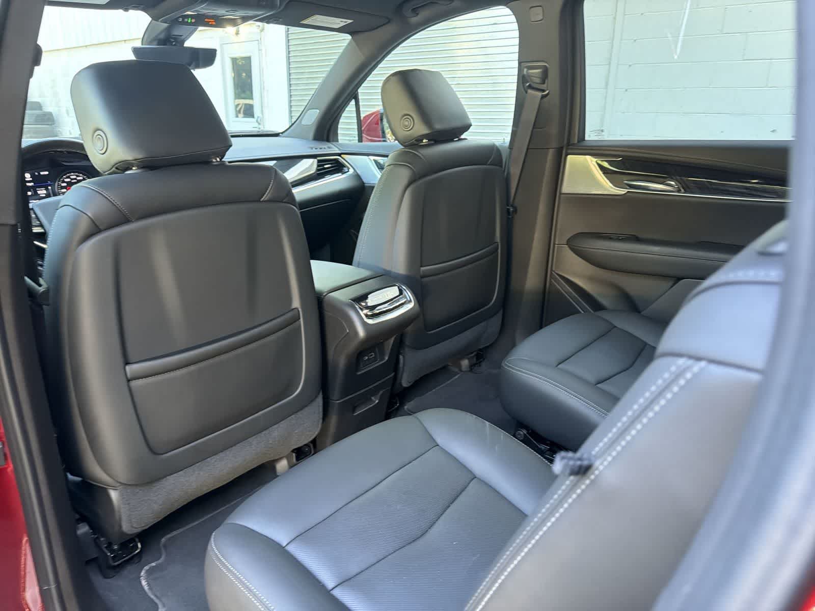 Thumbnail: 2023 Cadillac XT6 - 19