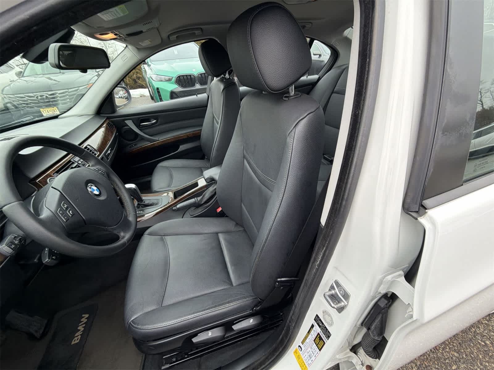 Thumbnail: 2010 BMW 3 Series - 19