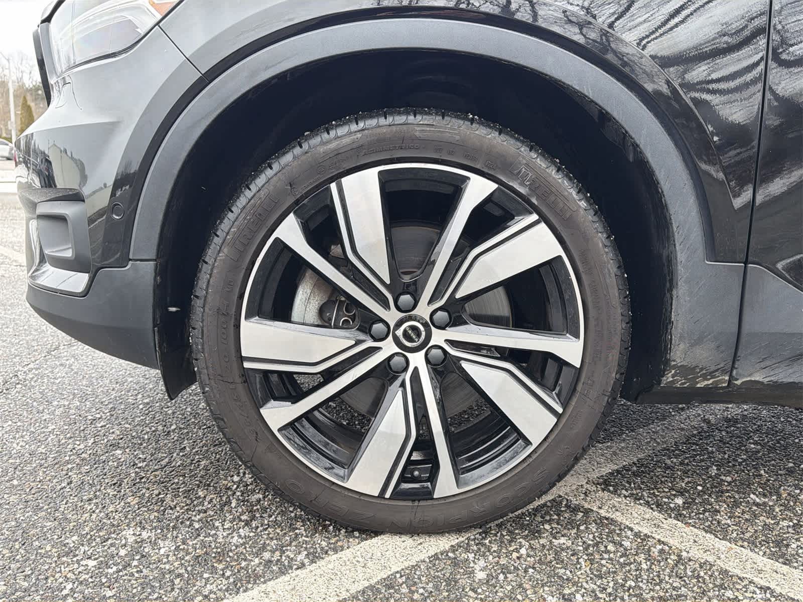 Thumbnail: 2022 Volvo XC40 - 16