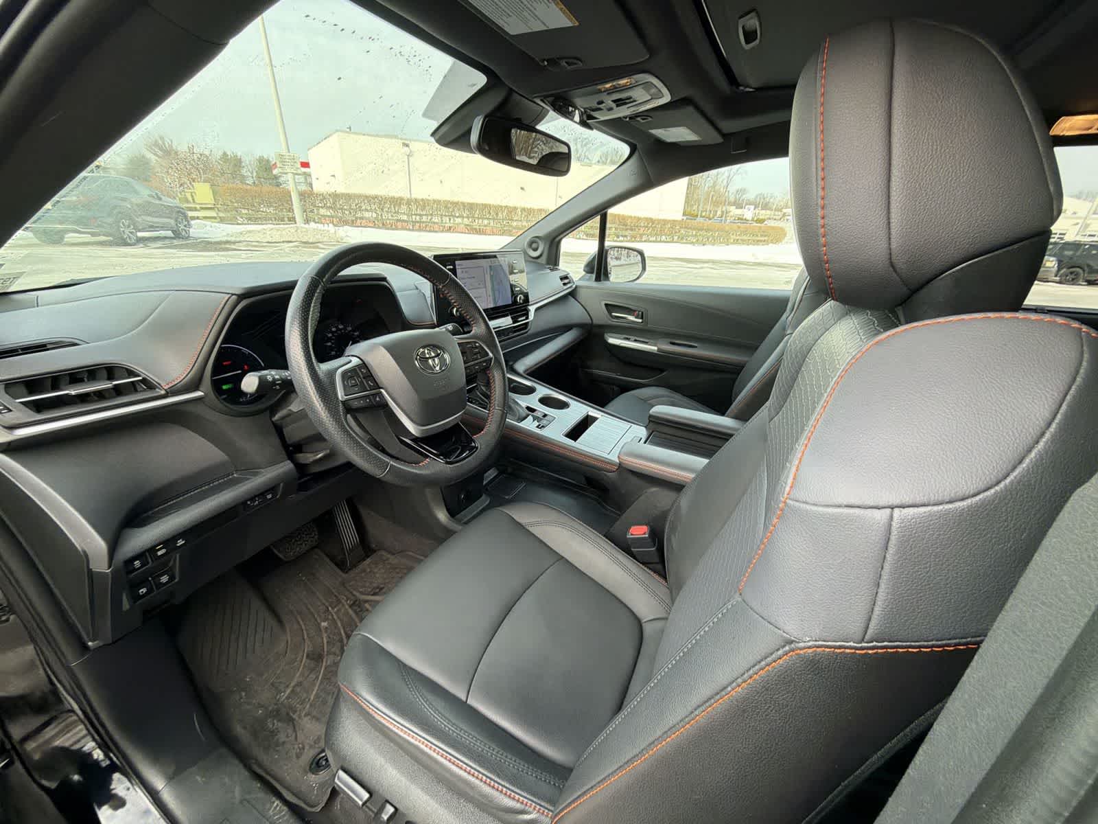 Thumbnail: 2021 Toyota Sienna - 10