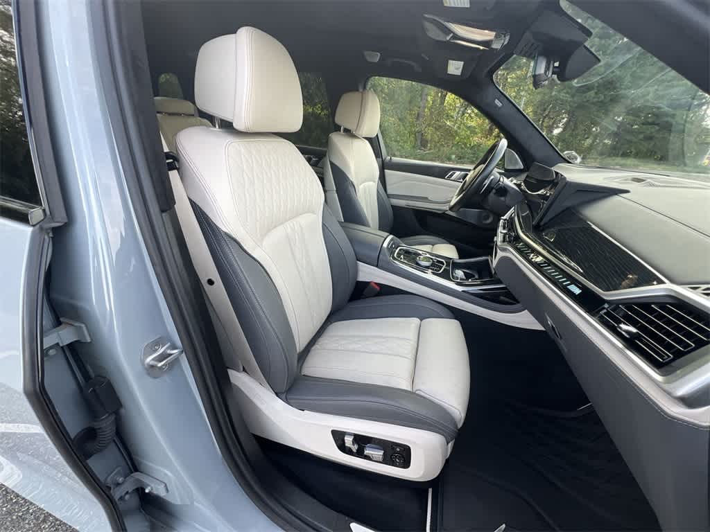 Thumbnail: 2023 BMW X7 - 22