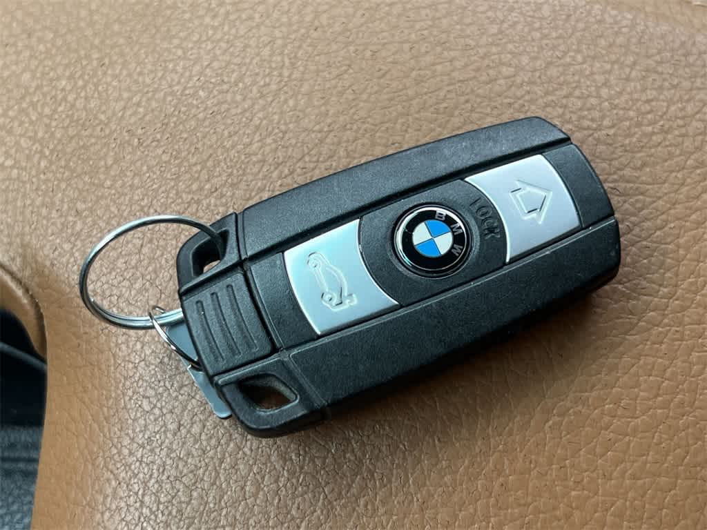 Thumbnail: 2011 BMW 3 Series - 28