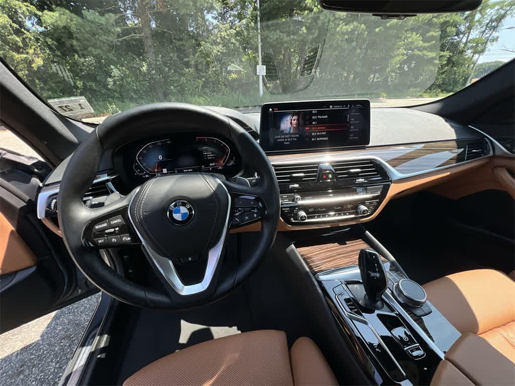 Thumbnail: 2022 BMW 5 Series - 18