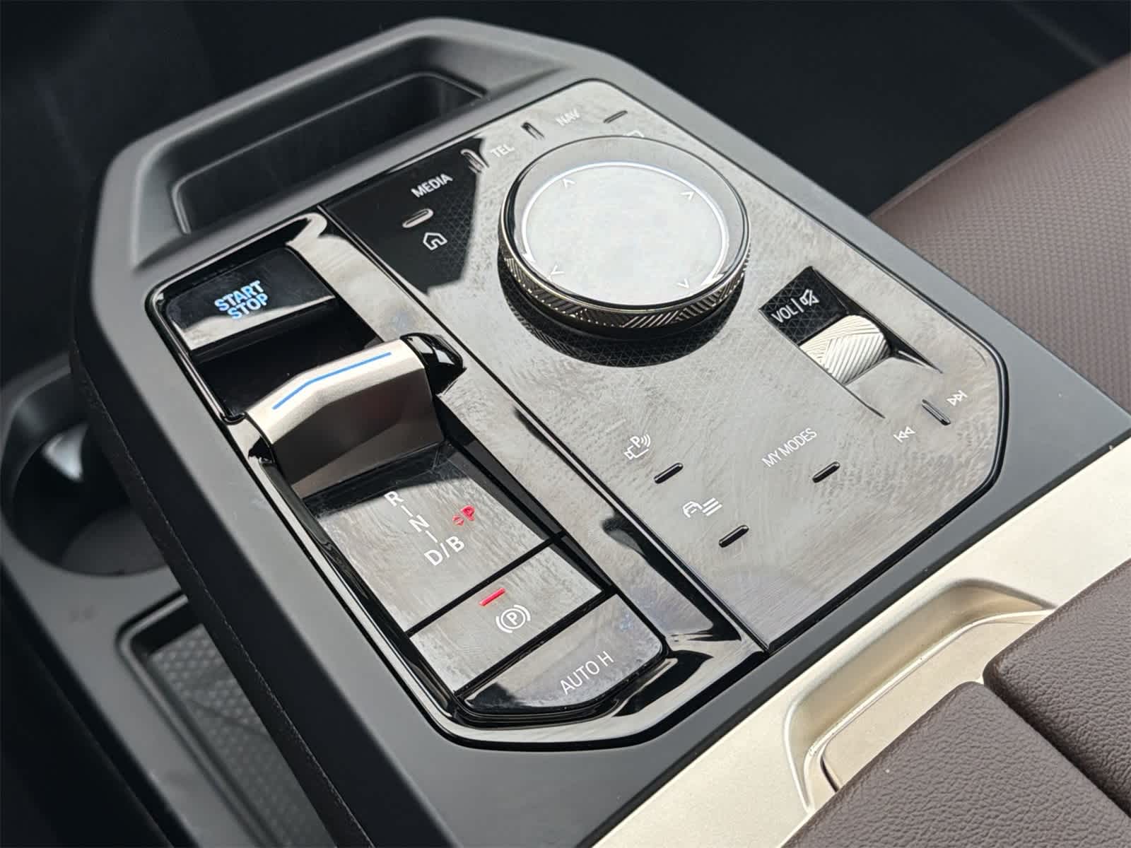 Thumbnail: 2026 BMW iX - 24