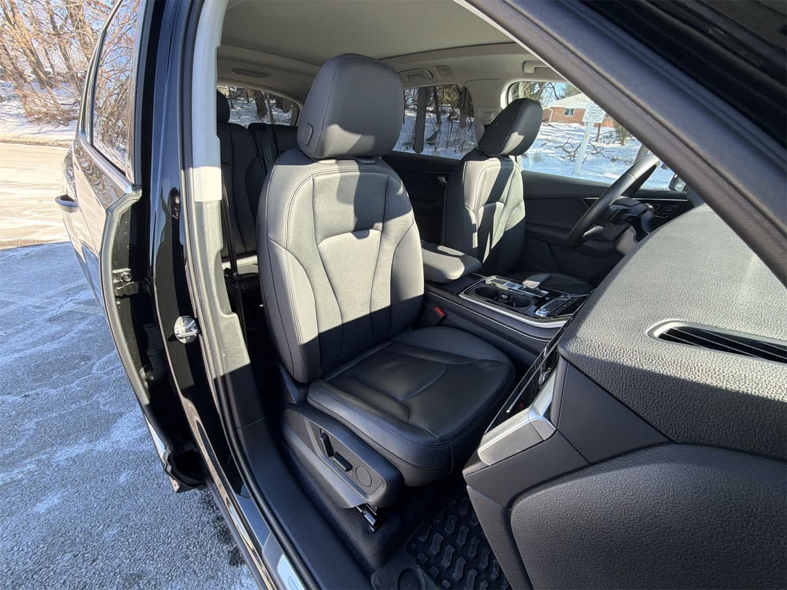 Thumbnail: 2022 Audi Q7 - 22