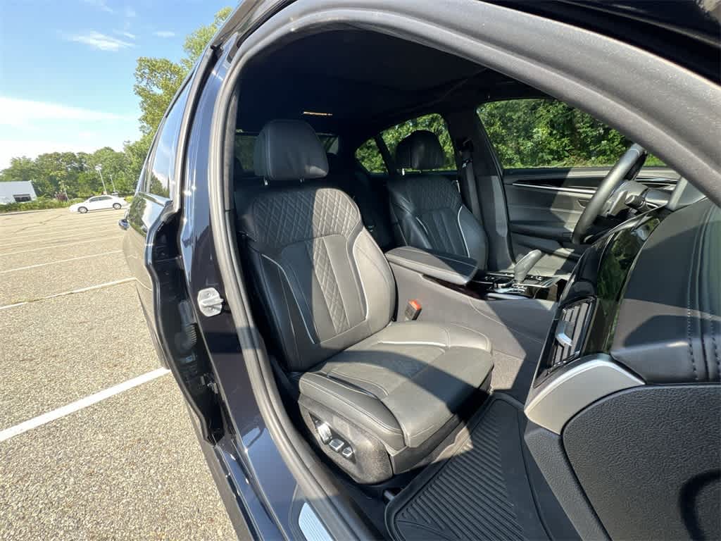 Thumbnail: 2022 BMW 5 Series - 22