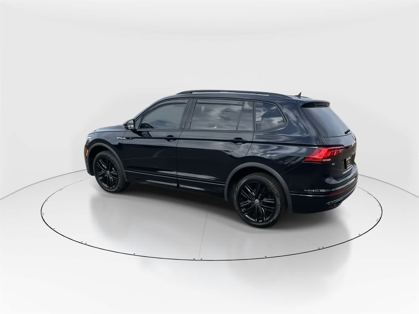 Thumbnail: 2022 Volkswagen Tiguan - 7