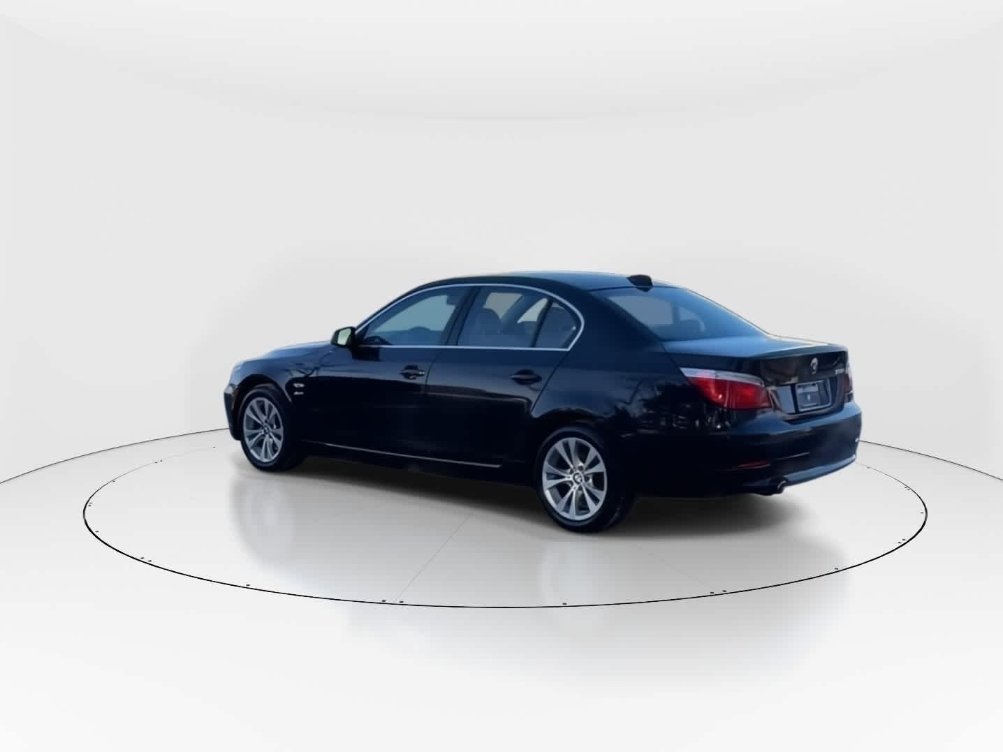 Thumbnail: 2010 BMW 5 Series - 7