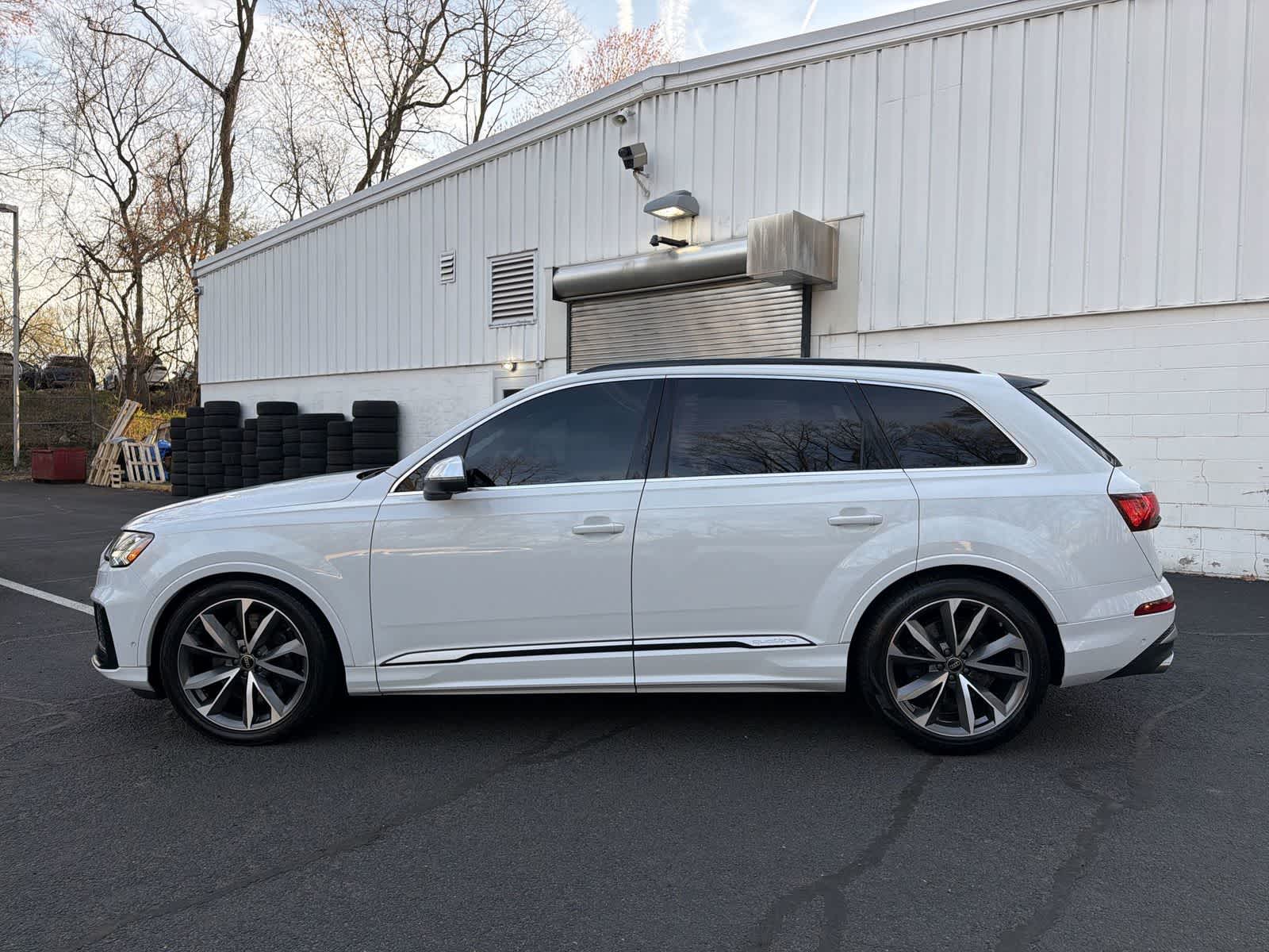 Thumbnail: 2024 Audi SQ7 - 11