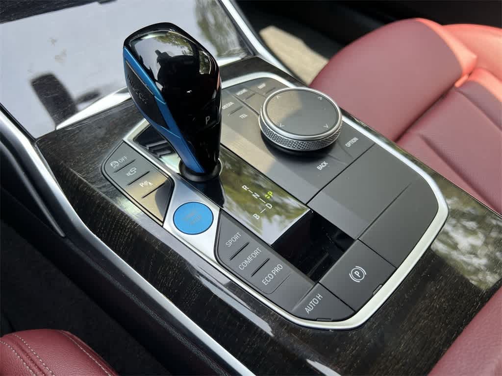 Thumbnail: 2023 BMW i4 - 25
