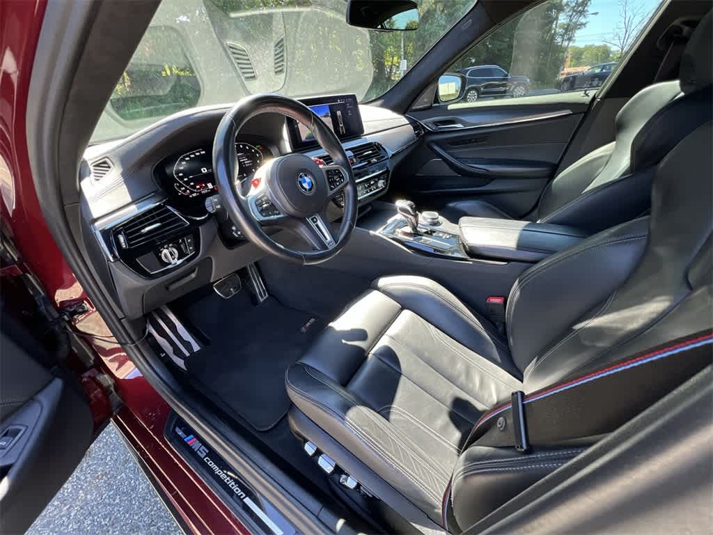 Thumbnail: 2022 BMW M5 - 10