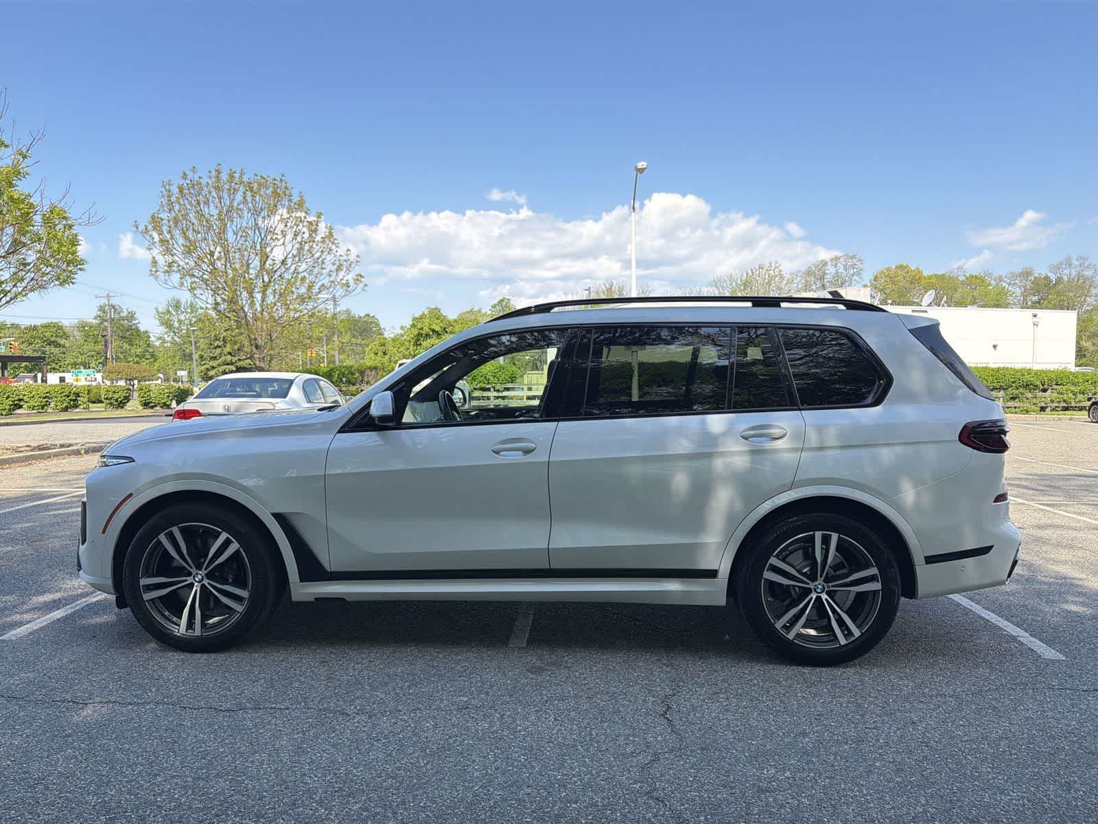 Thumbnail: 2023 BMW X7 - 11
