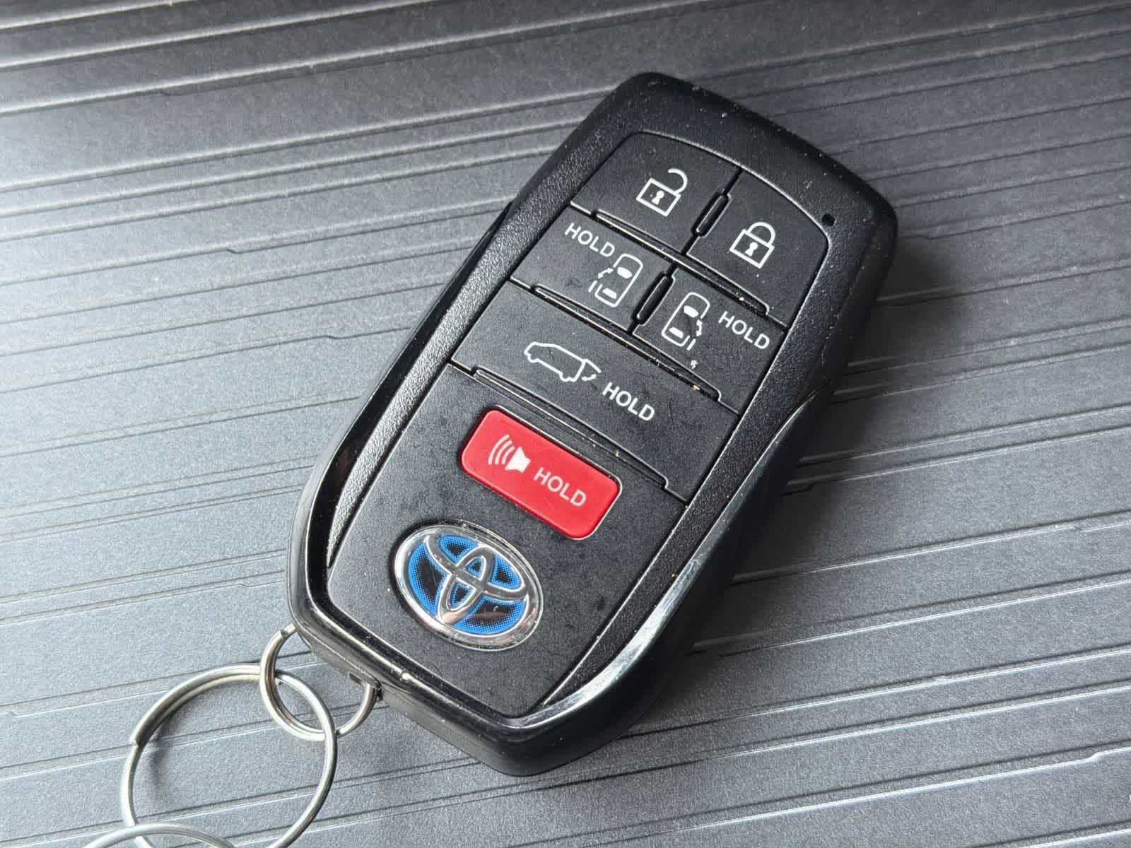 Thumbnail: 2021 Toyota Sienna - 28