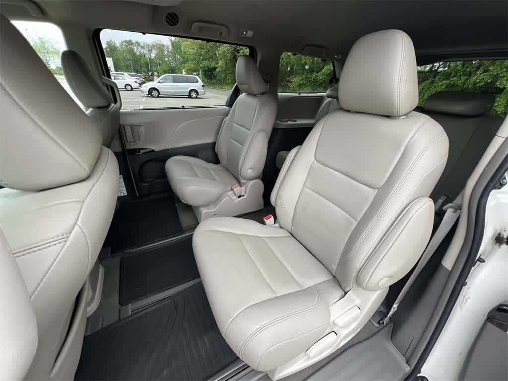 2019 Toyota Sienna XLE Premium 21