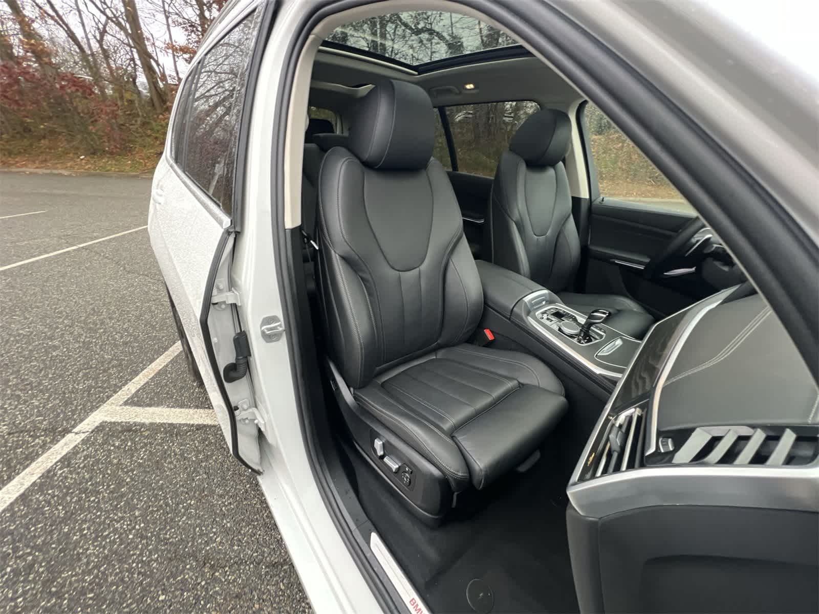 Thumbnail: 2022 BMW X7 - 22